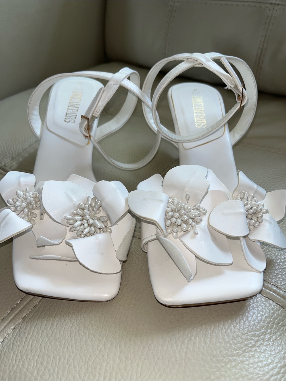 Dream Pairs White Floral Appliqué Ankle Strap Sandals Size 8 - Picture 6 of 7